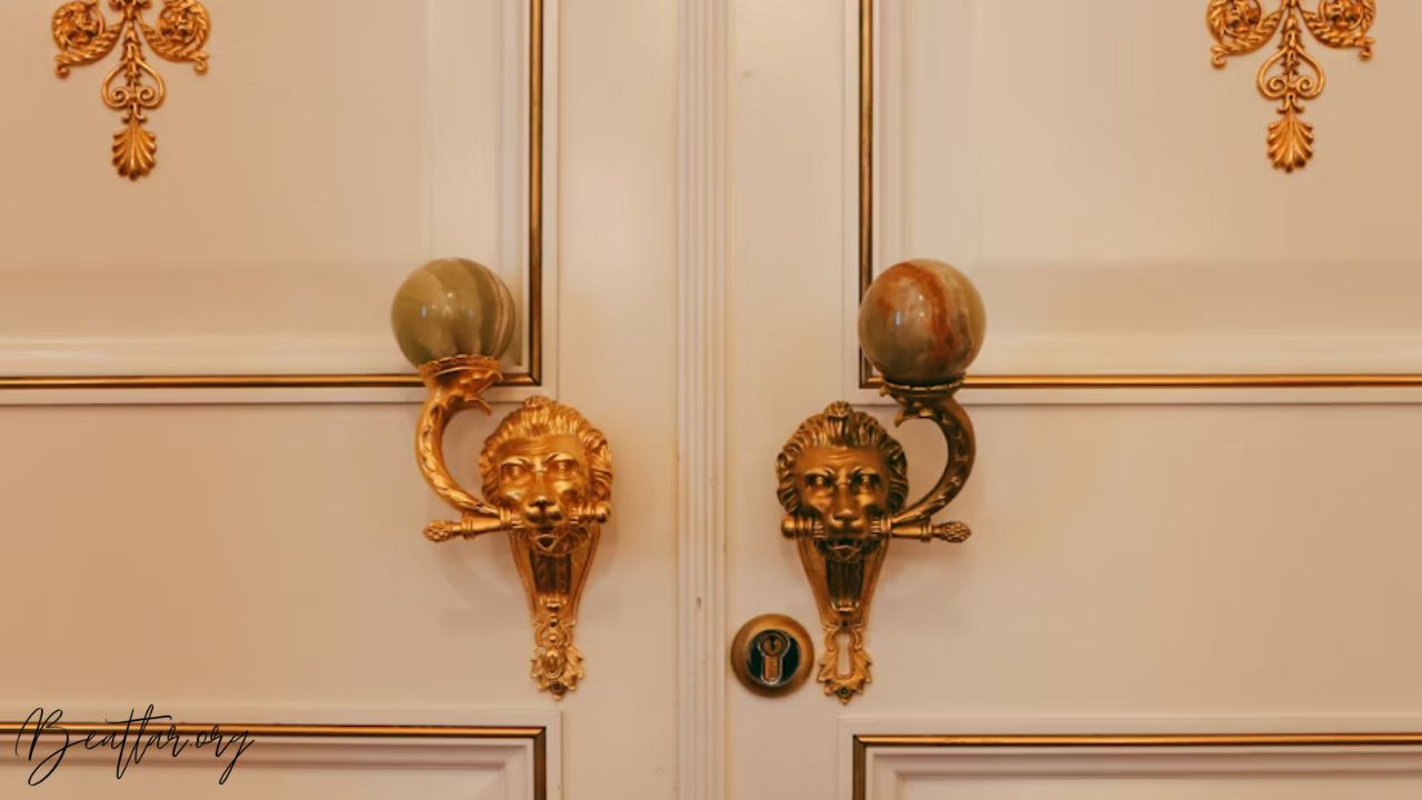 Discover Elegant Antique Brass Door Handles for Your Home